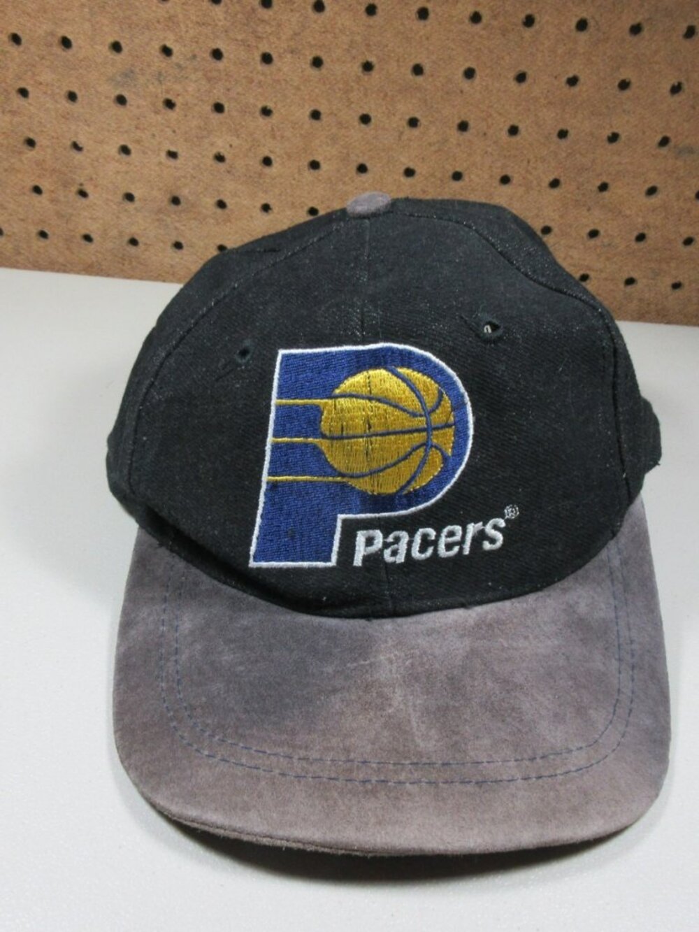 Vintage Universal Industries mens Indiana Pacers canvas suede snapback hat OS